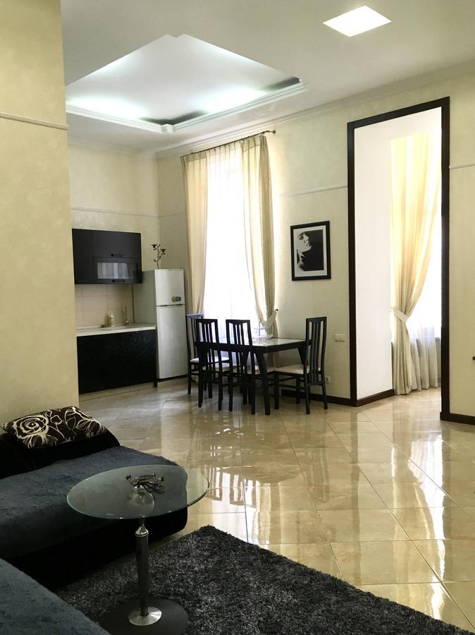 Downtown Prestige Apartment Odessa Ngoại thất bức ảnh