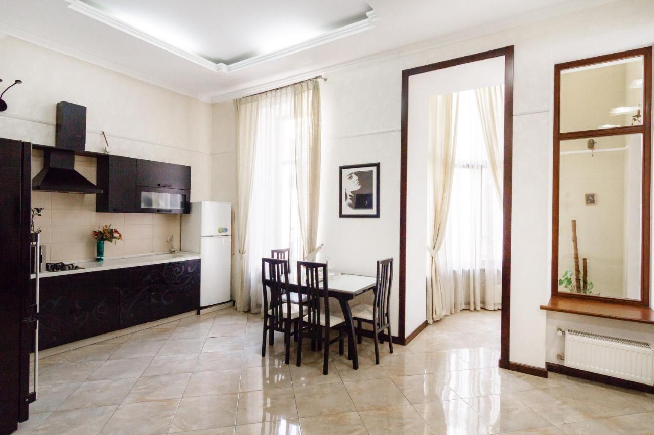 Downtown Prestige Apartment Odessa Ngoại thất bức ảnh